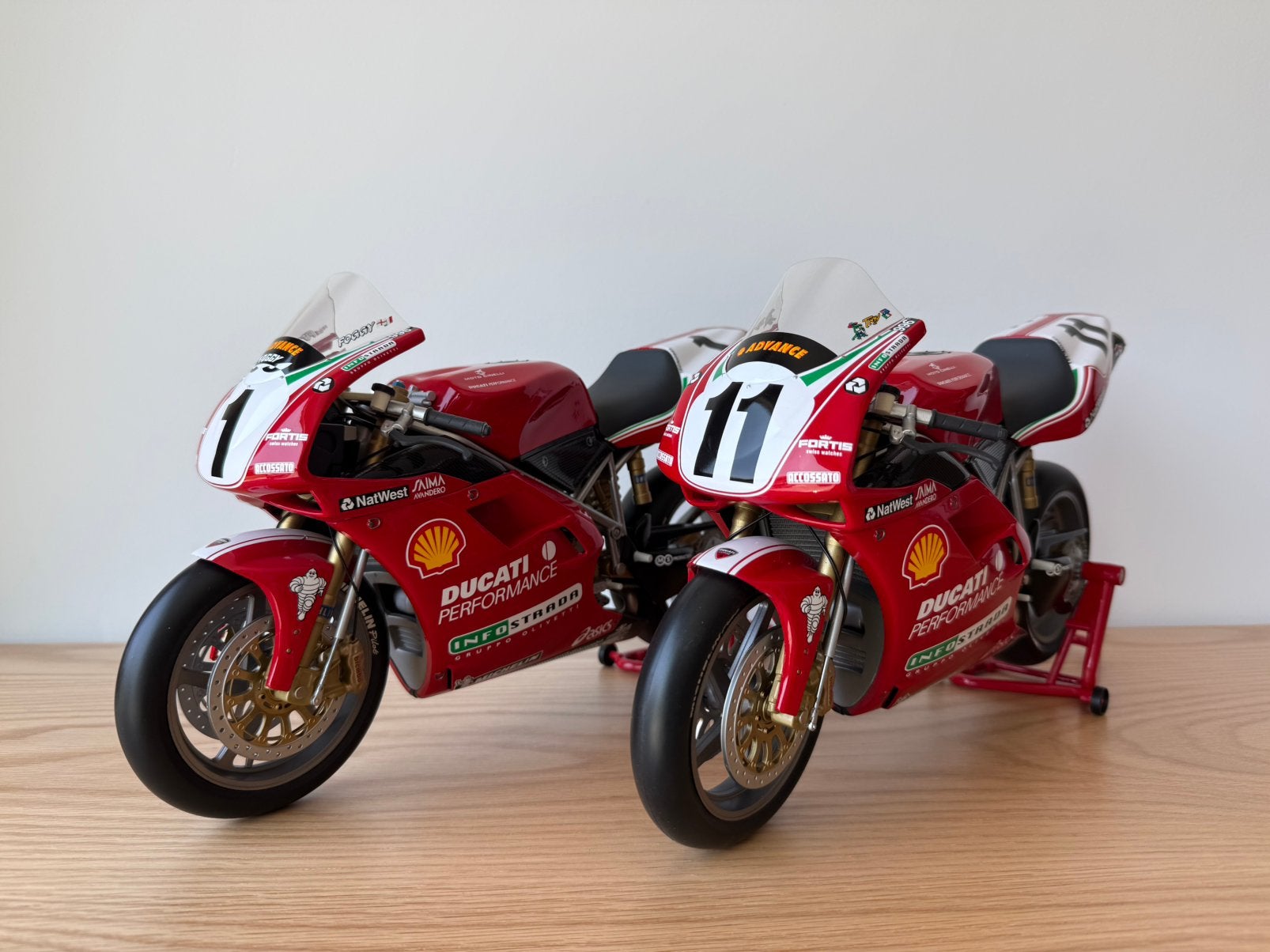 Uniek! Minichamps 1:6 Ducati 996 Carl Fogarty & Troy Corser, Ophalen, Nieuw, Motor
