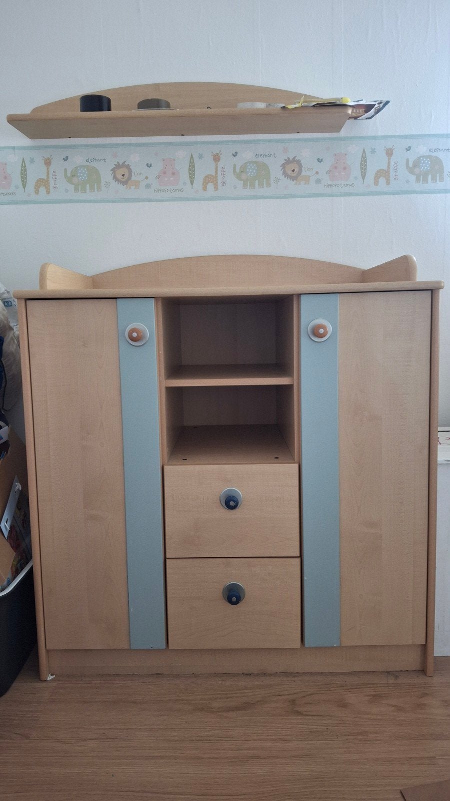 Robuuste commode van zware kwaliteit hout met wandplank, Ophalen, Gebruikt, 50 tot 70 cm, 75 tot 100 cm