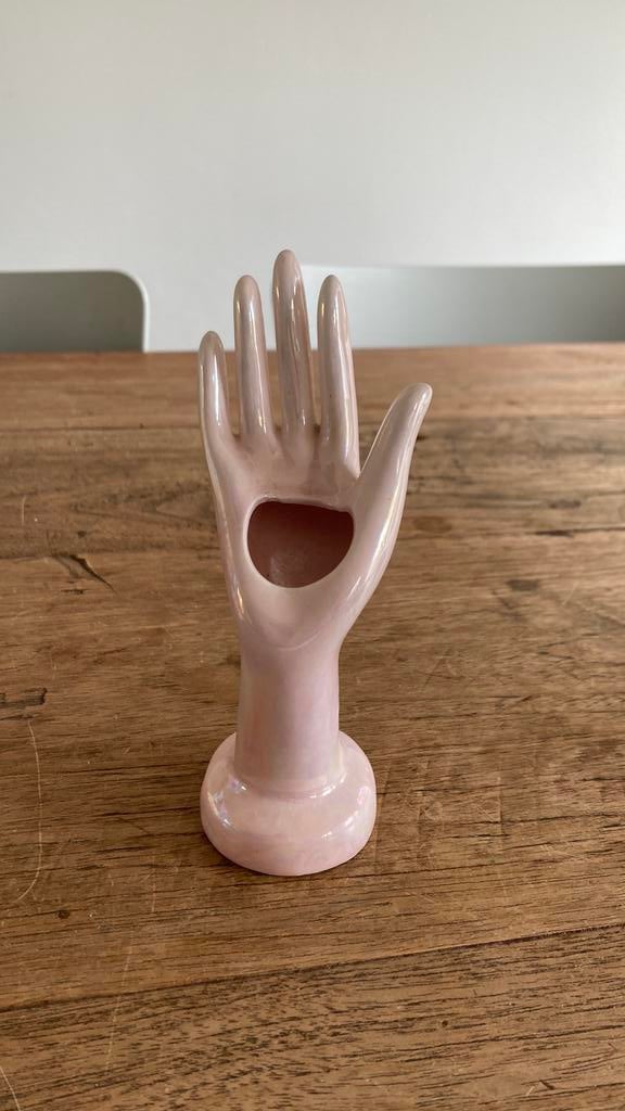 Vintage hand van keramiek roze ringhouder, Verzamelen, Beelden en Beeldjes, Ophalen of Verzenden, Zo goed als nieuw, Dier
