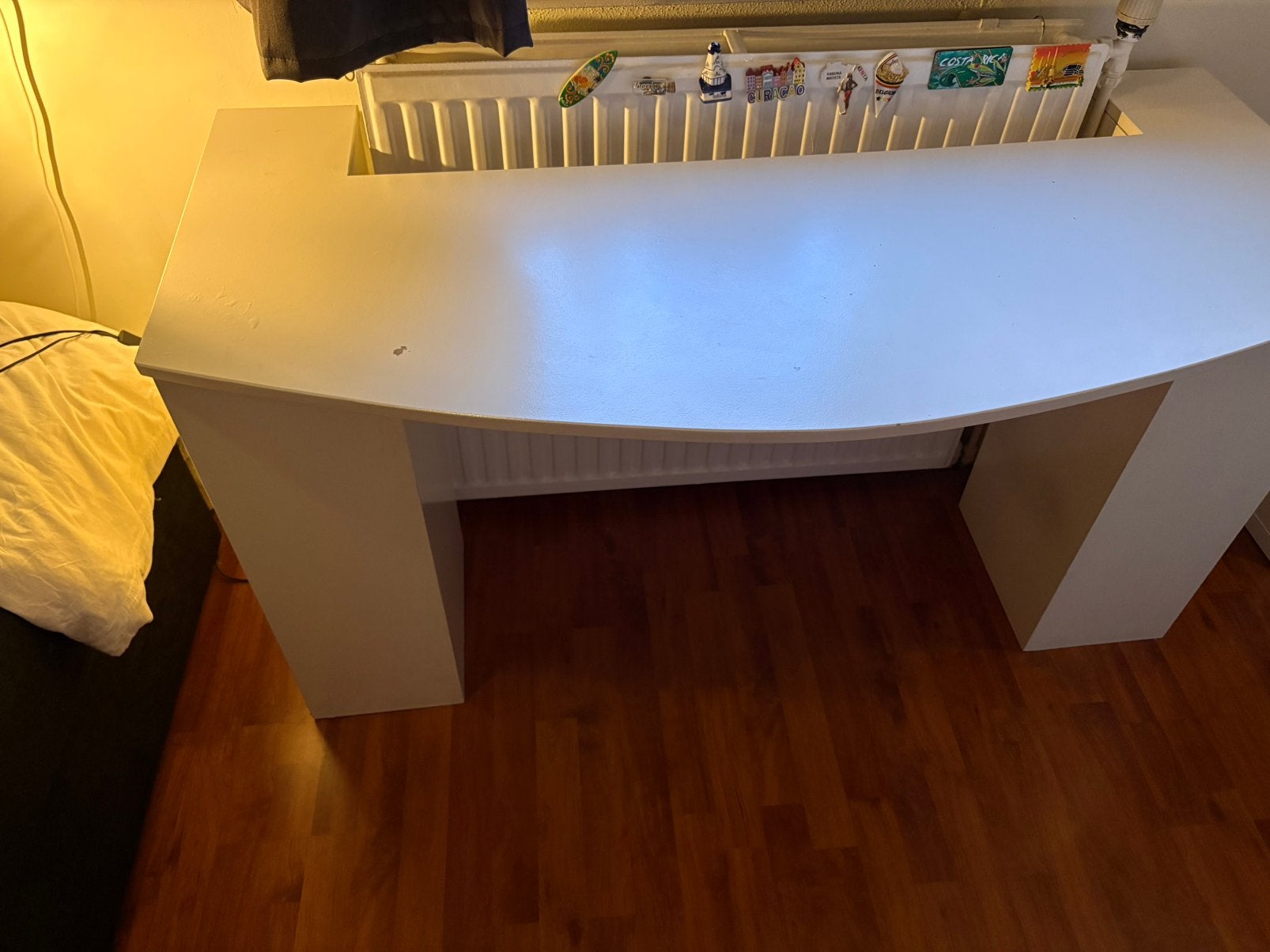Wit hout bureau, Ophalen