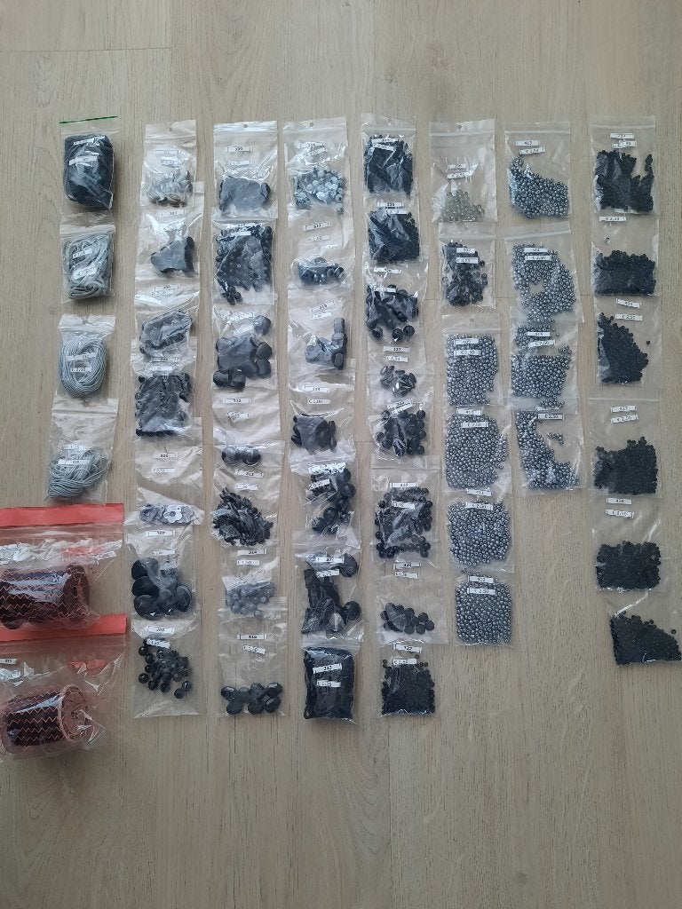 Grote partij zwarte en grijze kralen te koop!, Ophalen of Verzenden, Nieuw, Kraal