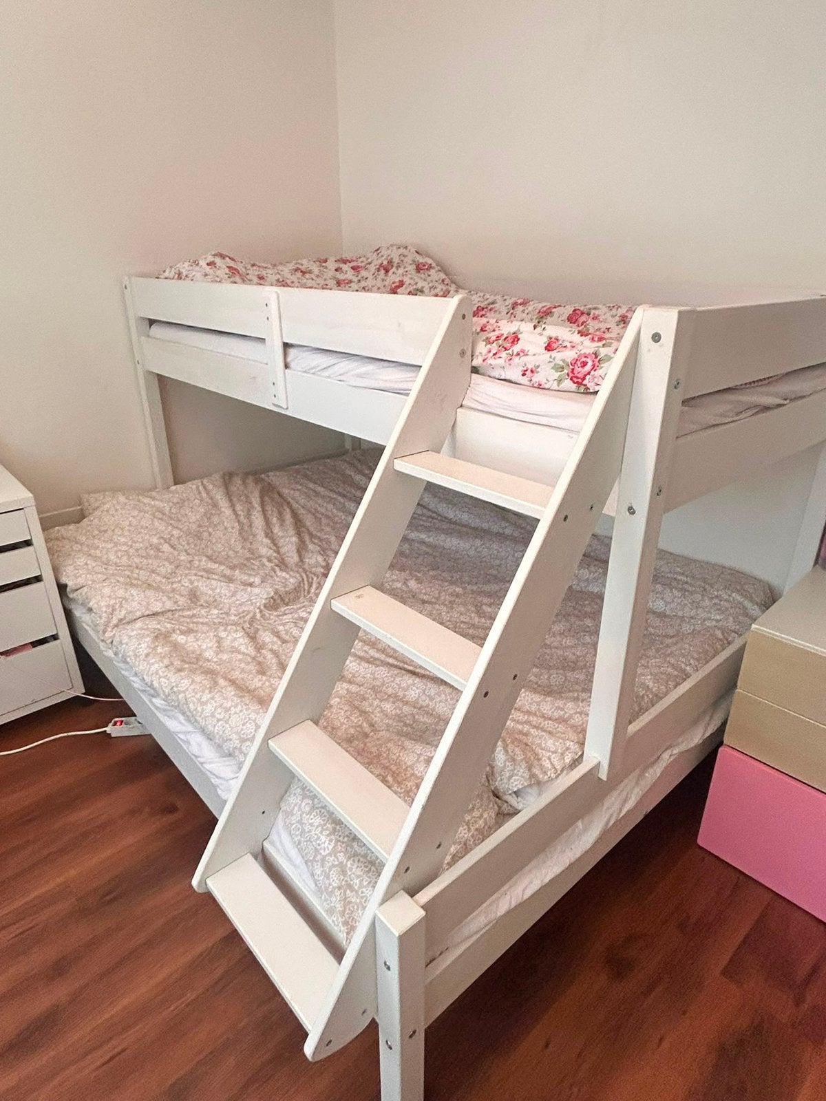 Ikea stapelbed Vestervig 90/140x200 incl ladder en matras, Ophalen, Zo goed als nieuw, Stapelbed