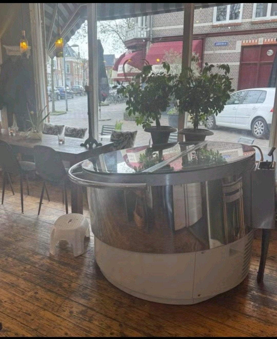 Gezocht: IfI tonda ijsvitrine, Ophalen