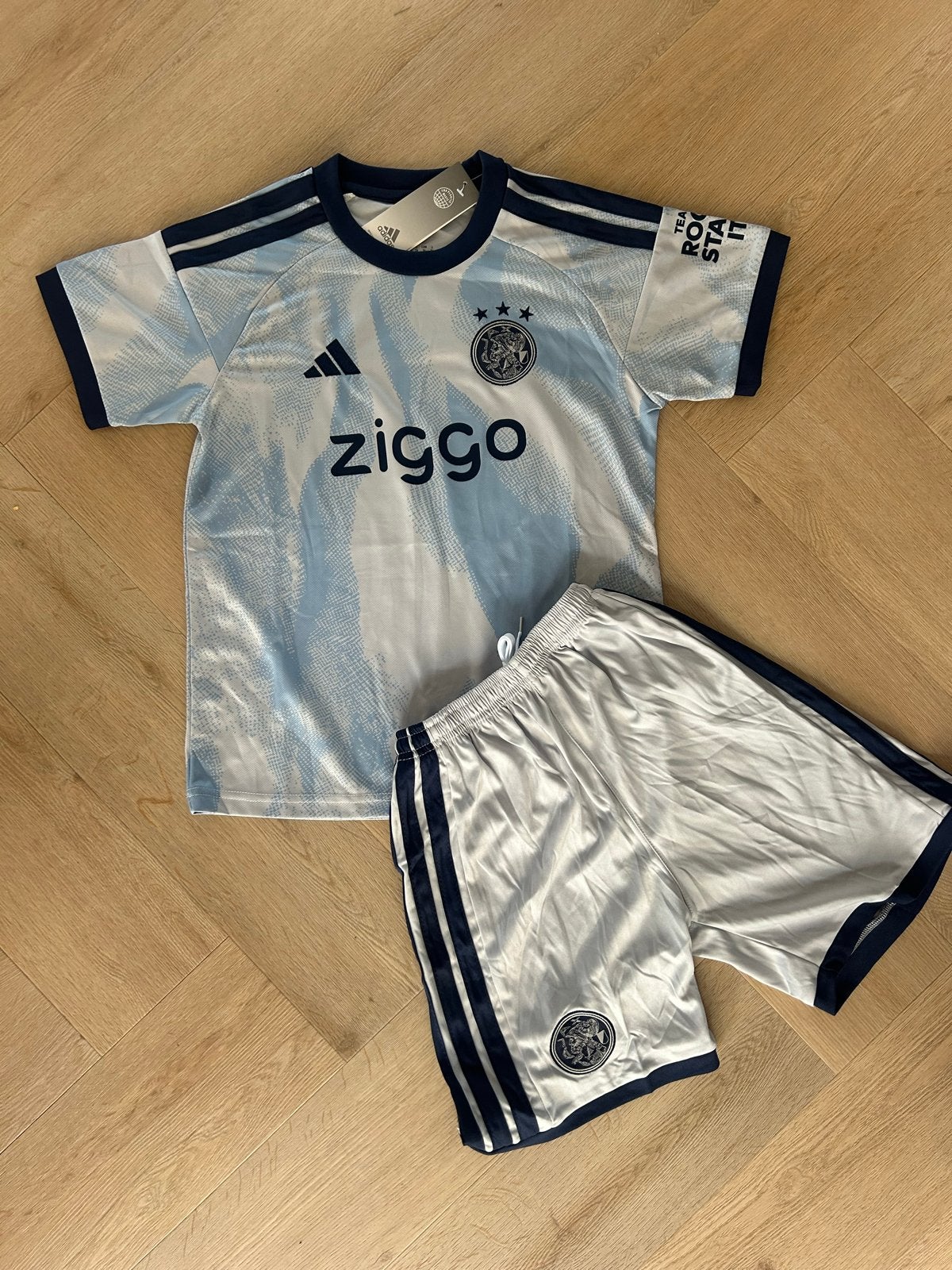 Ajax derde tenue kinderen - Maat 140 - Nieuw! - Moet weg!, Ophalen of Verzenden, Nieuw, Jongen of Meisje, Setje