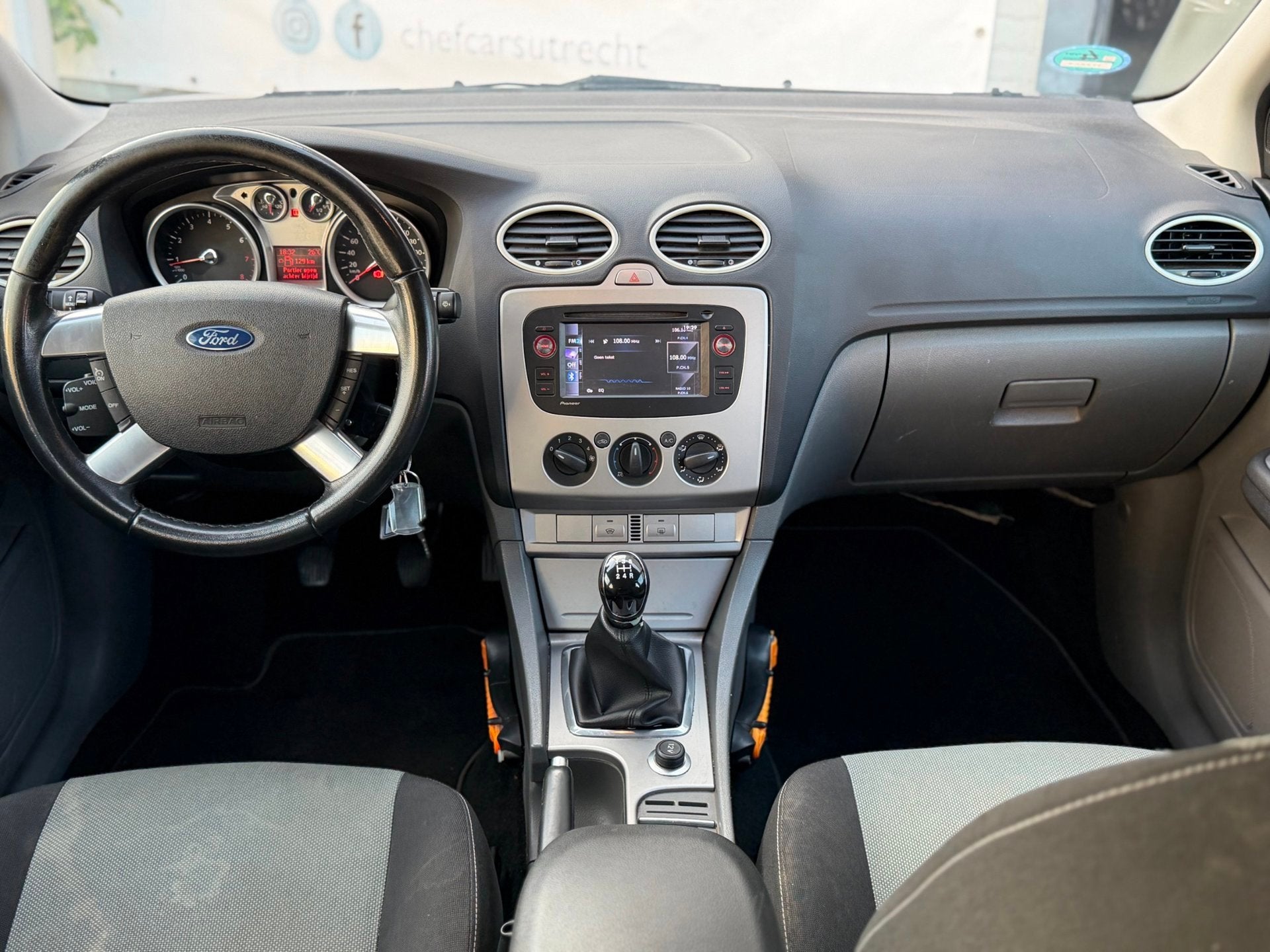 Ford Focus 1.6|NAP|AIRCO|CRUISE|NAVI|BTAU|2EIGENAAR|DISTRVV!, Gebruikt, Zwart, 4 cilinders, Blauw