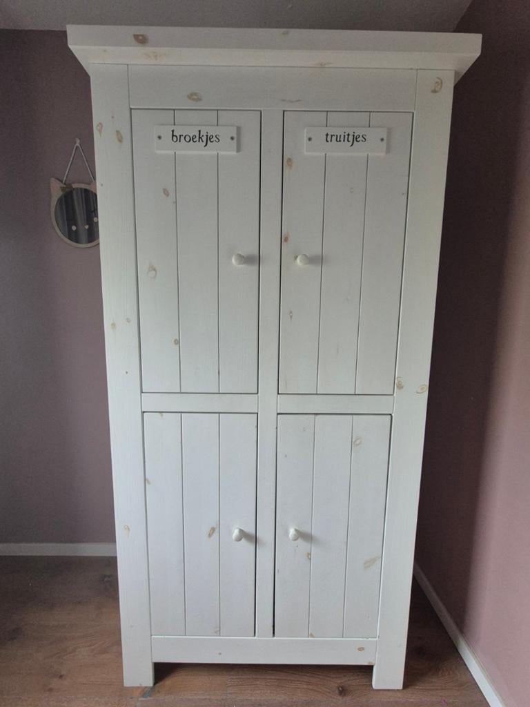 Witte baby/kinderkast - zelfde serie commode en ledikant, Kinderen en Baby's, Kinderkamer | Commodes en Kasten, Gebruikt, Kast