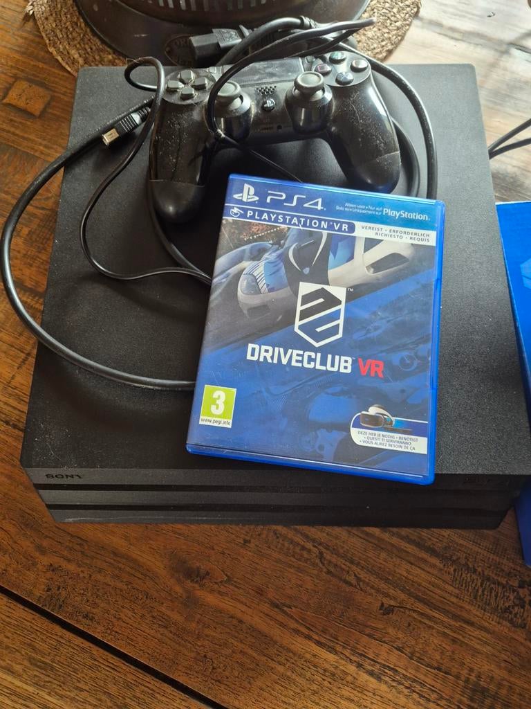 Playstation 4 pro 1 tb en PS VR bril plus 2 move en camera., Ophalen of Verzenden, Zo goed als nieuw, Met 1 controller, Pro