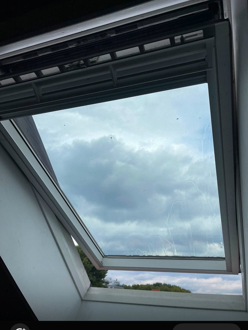 Een grote zolderraam te koop van 85x133 cm het merk VELUX!, Doe-het-zelf en Verbouw, Kozijnen en Schuifpuien, Gebruikt, Overige typen