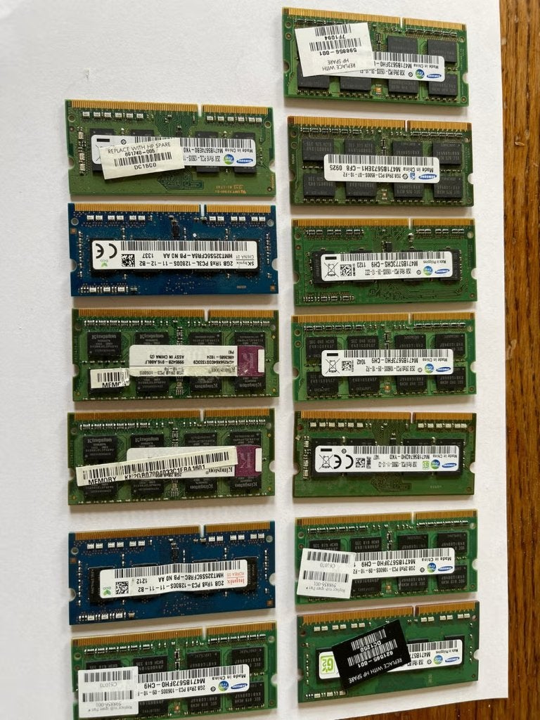 14 x 2GB DDR3 Laptop Geheugen PC3-10600S/12800S, Ophalen of Verzenden, Zo goed als nieuw, DDR3, Laptop
