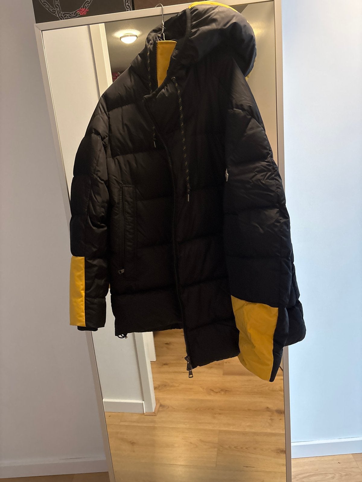 Moncler Puffer Jas Zwart met Gele Details - Maat 6, Ophalen of Verzenden, Gedragen, Overige maten, Zwart