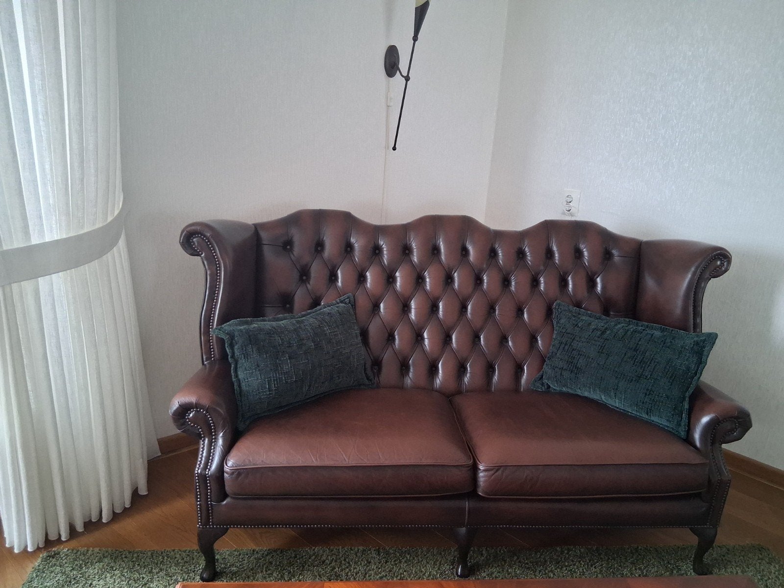 Orgineel chesterfield set (scrolled) 1 bank 3 stoelen, Huis en Inrichting, Banken | Bankstellen, Ophalen, Leer