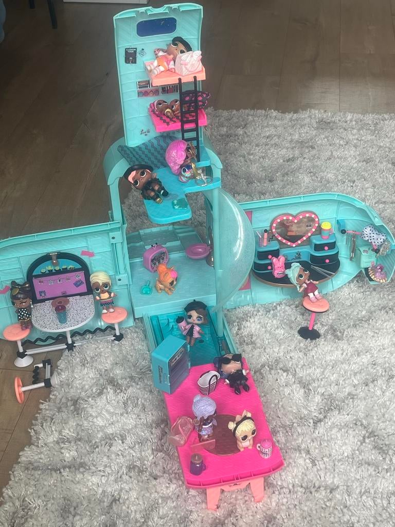 L.O.L. Surprise! Glamper Camper Speelset met veel poppetjes, Ophalen of Verzenden, Zo goed als nieuw, Meisje