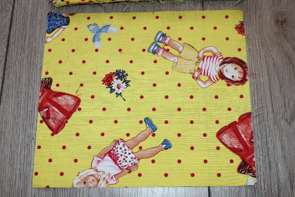 100% katoen stof quilt lap - geel rood gestipt meisje #1907, Geel, Nieuw, Ophalen of Verzenden, Katoen