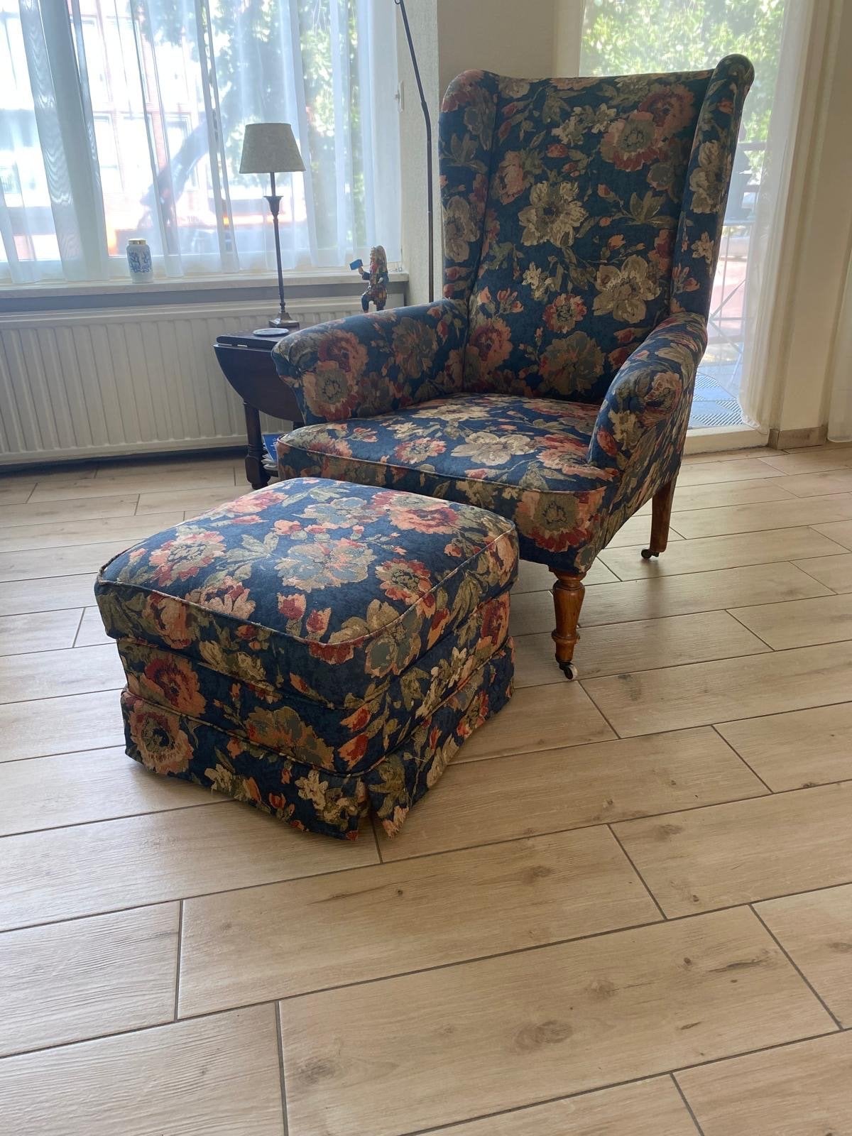 Antieke oorfauteuil met hocker in zeer goede staat, Ophalen, Zo goed als nieuw, Stof, 75 tot 100 cm