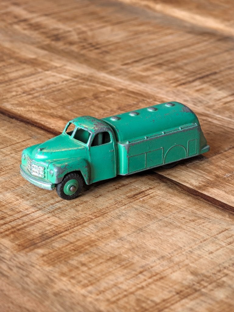 Dinky Toys Studebaker Petrol Tanker 30p Green, Hobby en Vrije tijd, Ophalen of Verzenden, Gebruikt, Auto, Dinky Toys