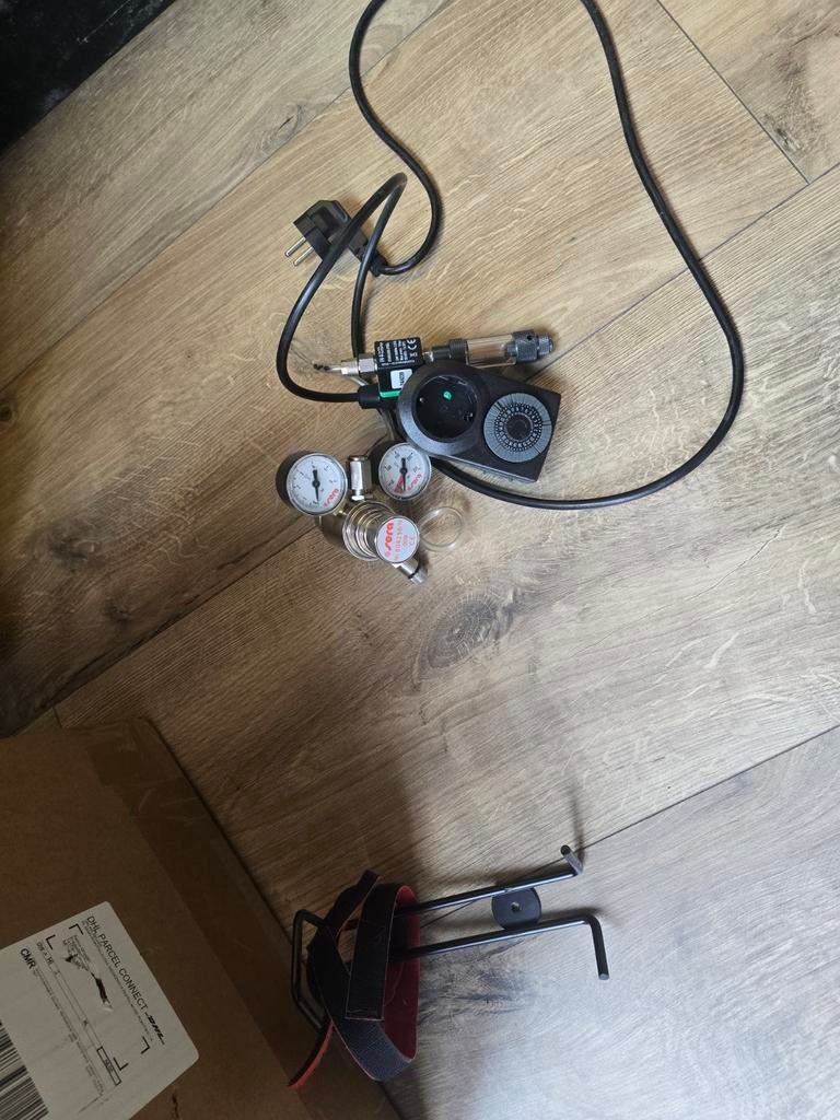 Complete co2 set met 2 flessen, Dieren en Toebehoren, Ophalen