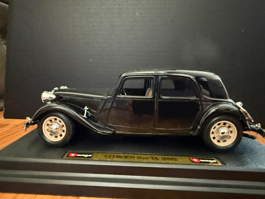 Bburago Citroën 15 CV TA (1938) - Bijoux Collection 1/24, Hobby en Vrije tijd, Modelauto's | 1:24, Ophalen of Verzenden, Zo goed als nieuw
