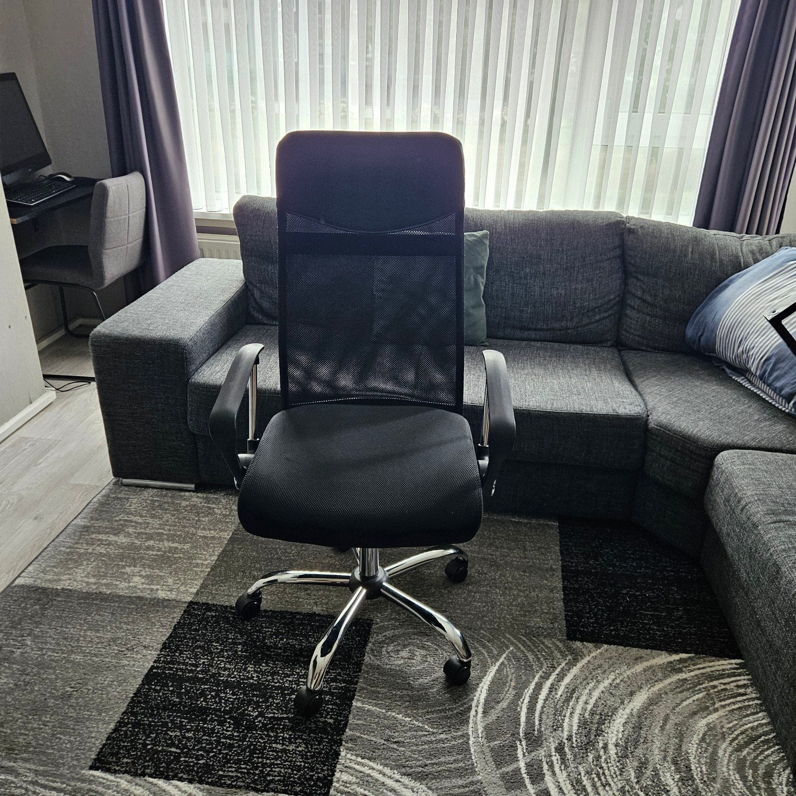 Modern Zwart Bureau met Lades en Kabelgoot, Ophalen, Zo goed als nieuw