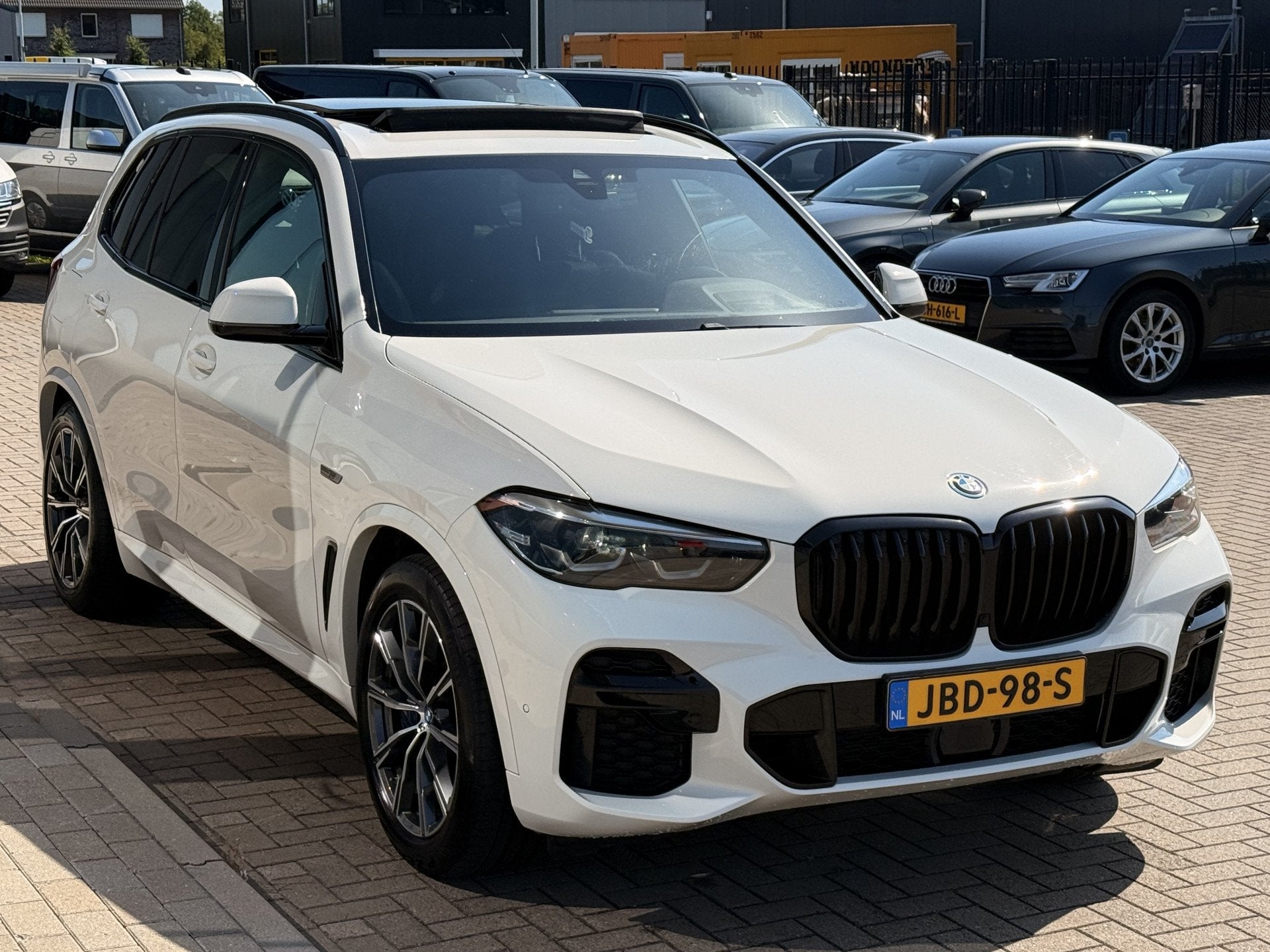 Foto 8 van BMW X5 xDrive45e High Executive | M Pakket | Pano | Luchtver