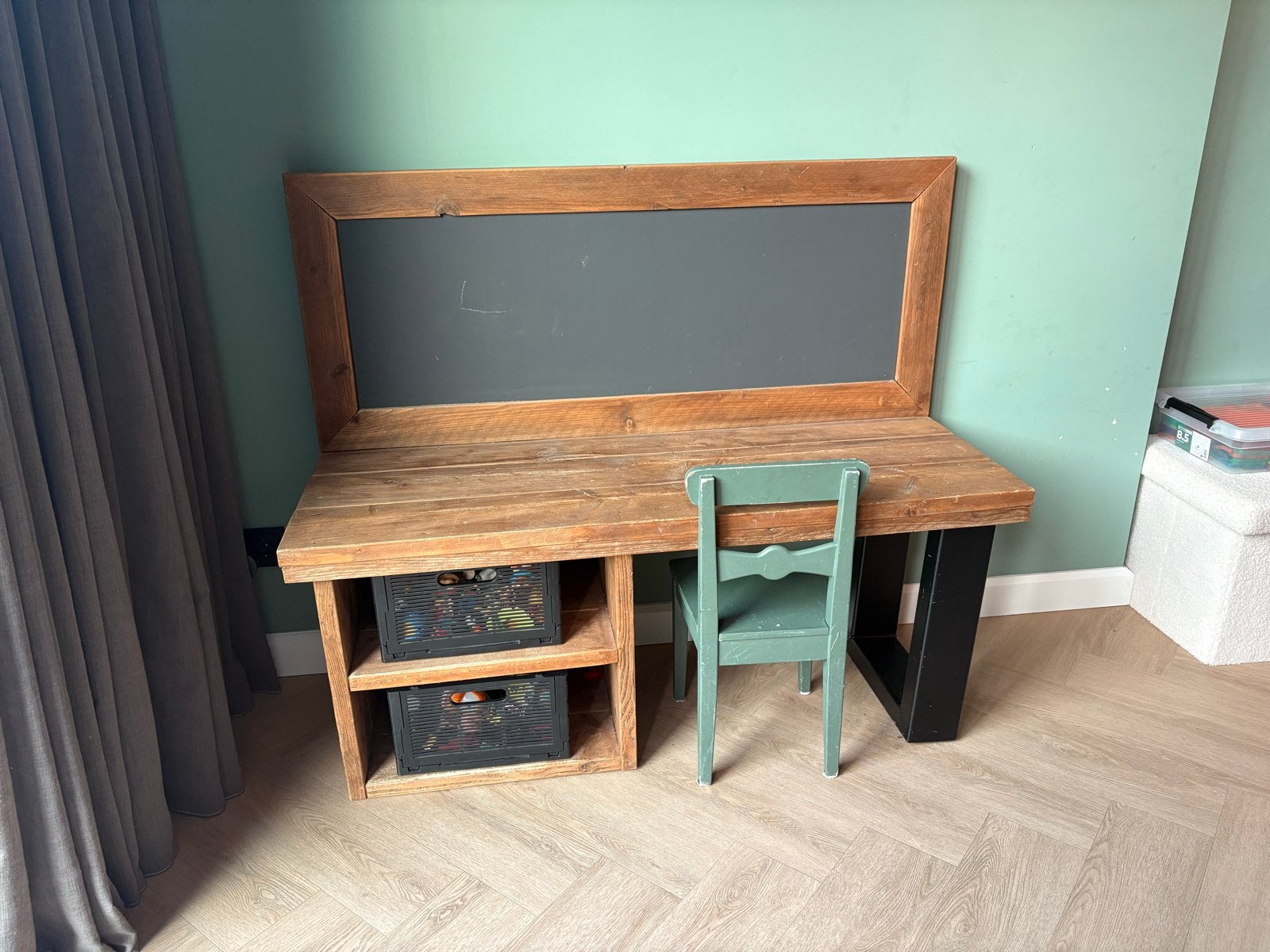 Houttwist Speeltafel met Krijtbord en Industriële Poot, Ophalen, Gebruikt, Rechthoekig, Hout