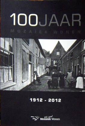 100 Jaar MOZAÏEK WONEN (1912-2012), Ophalen of Verzenden, Zo goed als nieuw