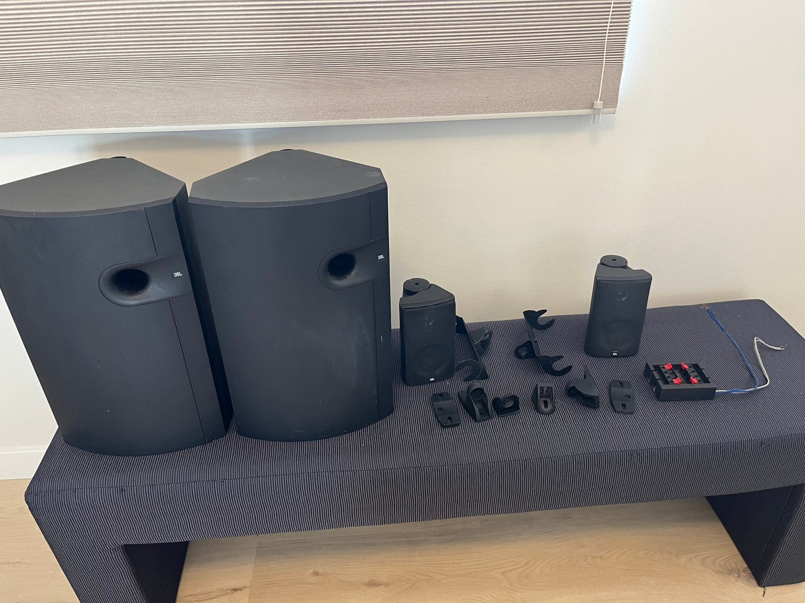 JBL Music 1 Sat 1 speakerset met bijbehorende beugels, Audio, Tv en Foto, Luidsprekers, Ophalen, Gebruikt, JBL, 60 tot 120 watt
