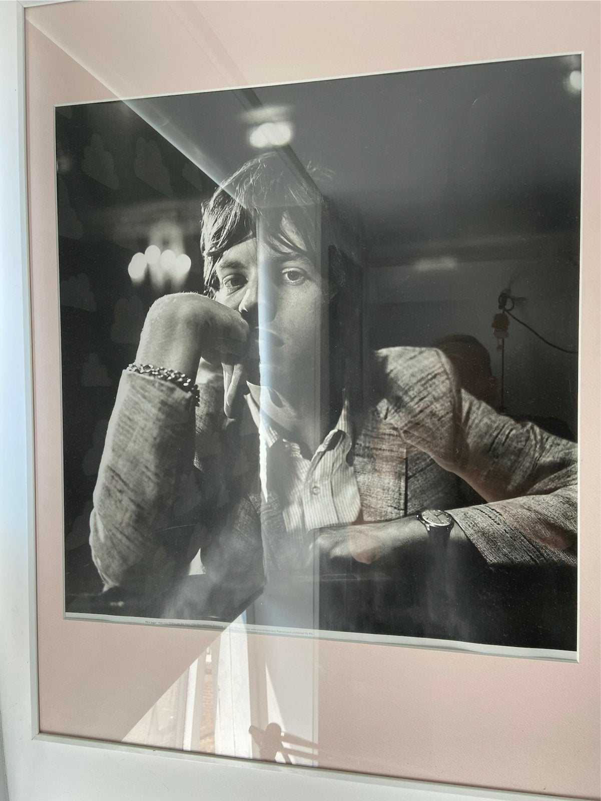 Jonge Mick Jagger in Amsterdam - Ingelijst met passe-partout, Ophalen, Foto, Fotografie, Ingelijst