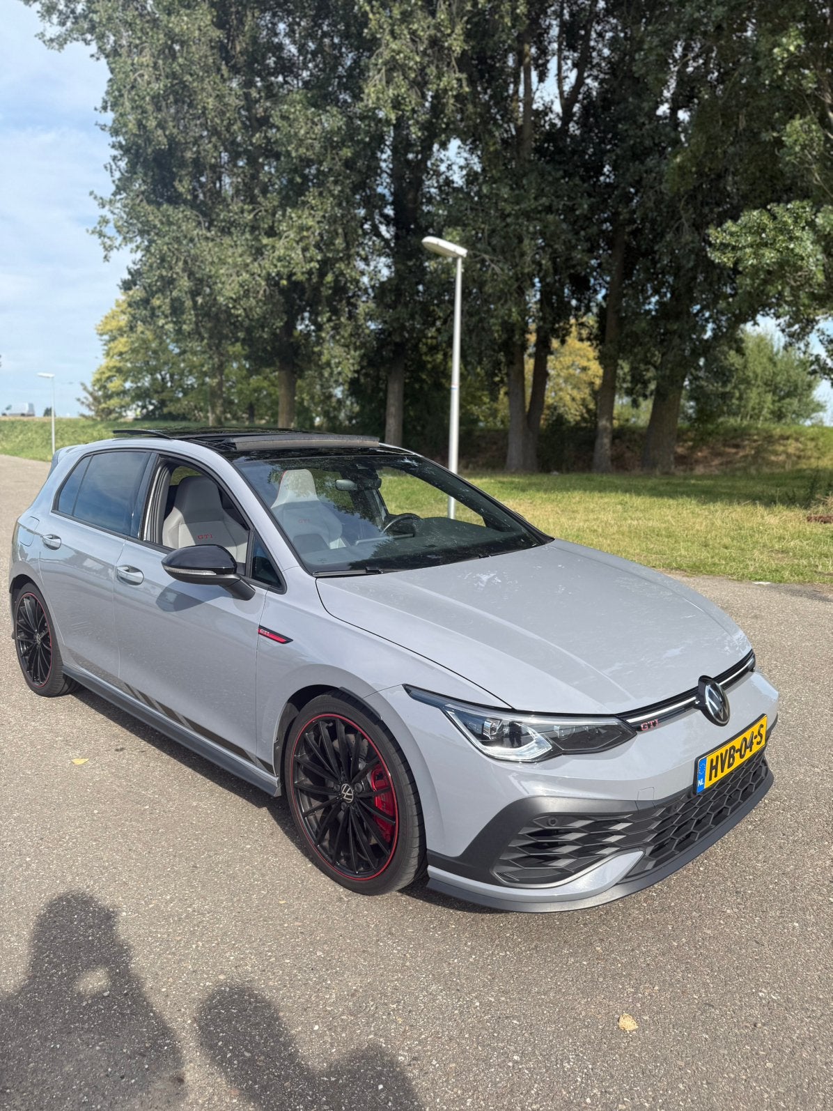 Volkswagen Golf 2.0 TSI 2024 Grijs, Auto's, Volkswagen, Zwart, 4 cilinders, 1984 cc, Leder