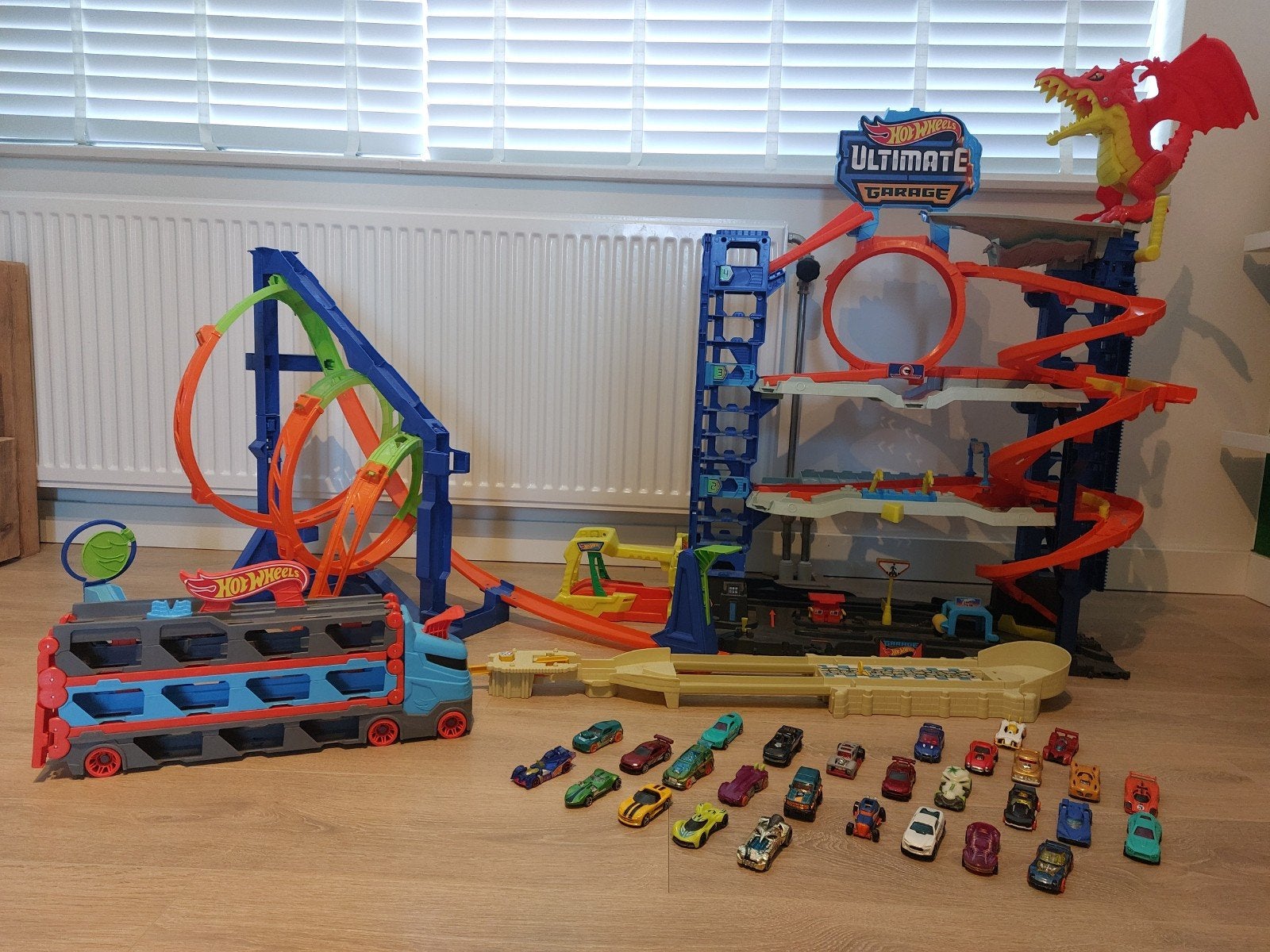 HOTWHEELS garage,  looping, truck, lanceerbaan en auto's, Ophalen, Handmatig, Hot Wheels