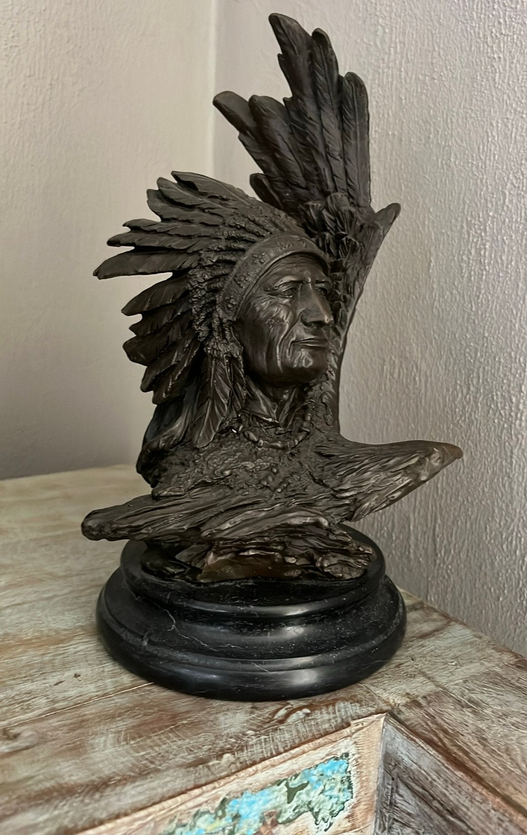 Bronzen beeld indiaan met adelaar, Antiek en Kunst, Ophalen of Verzenden, Brons