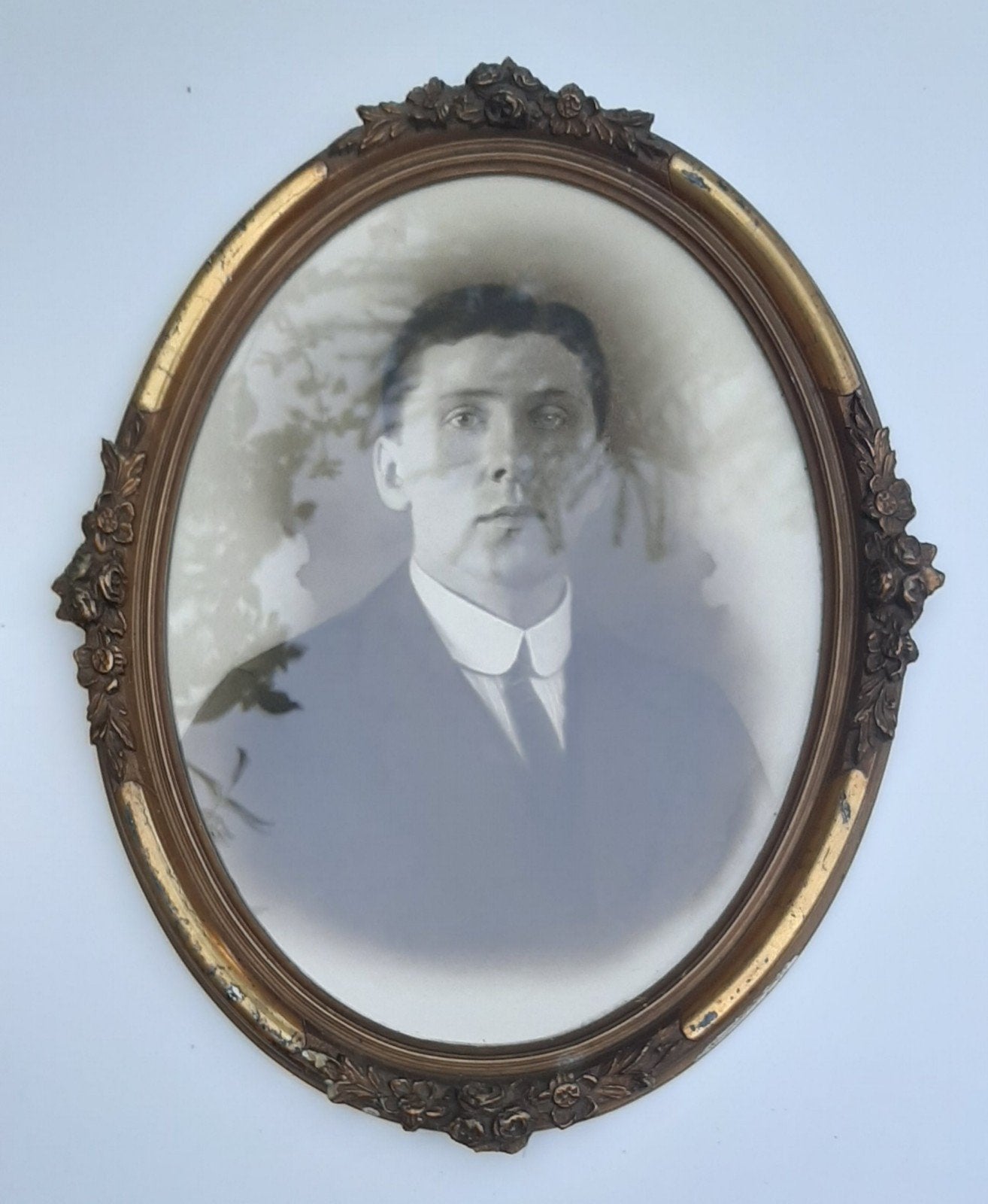 Antiek ovaal portret in sierlijke houten lijst met glas., Antiek en Kunst, Ophalen of Verzenden