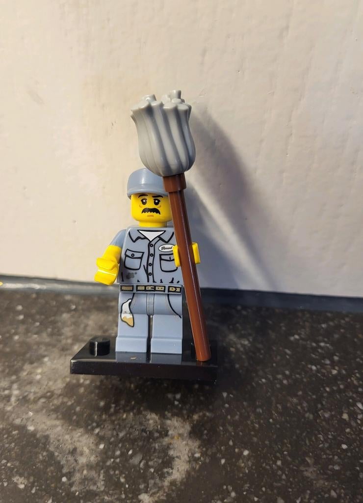 Lego Congierge minifiguur Serie 15, Ophalen of Verzenden, Nieuw, Minifiguur, Lego