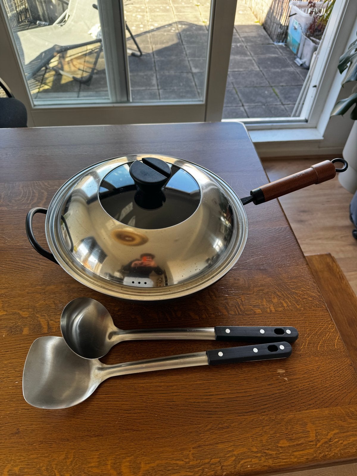 Wokpan met deksel en keukengerei - 32cm, Ophalen, Overige typen, Zo goed als nieuw, Zwart