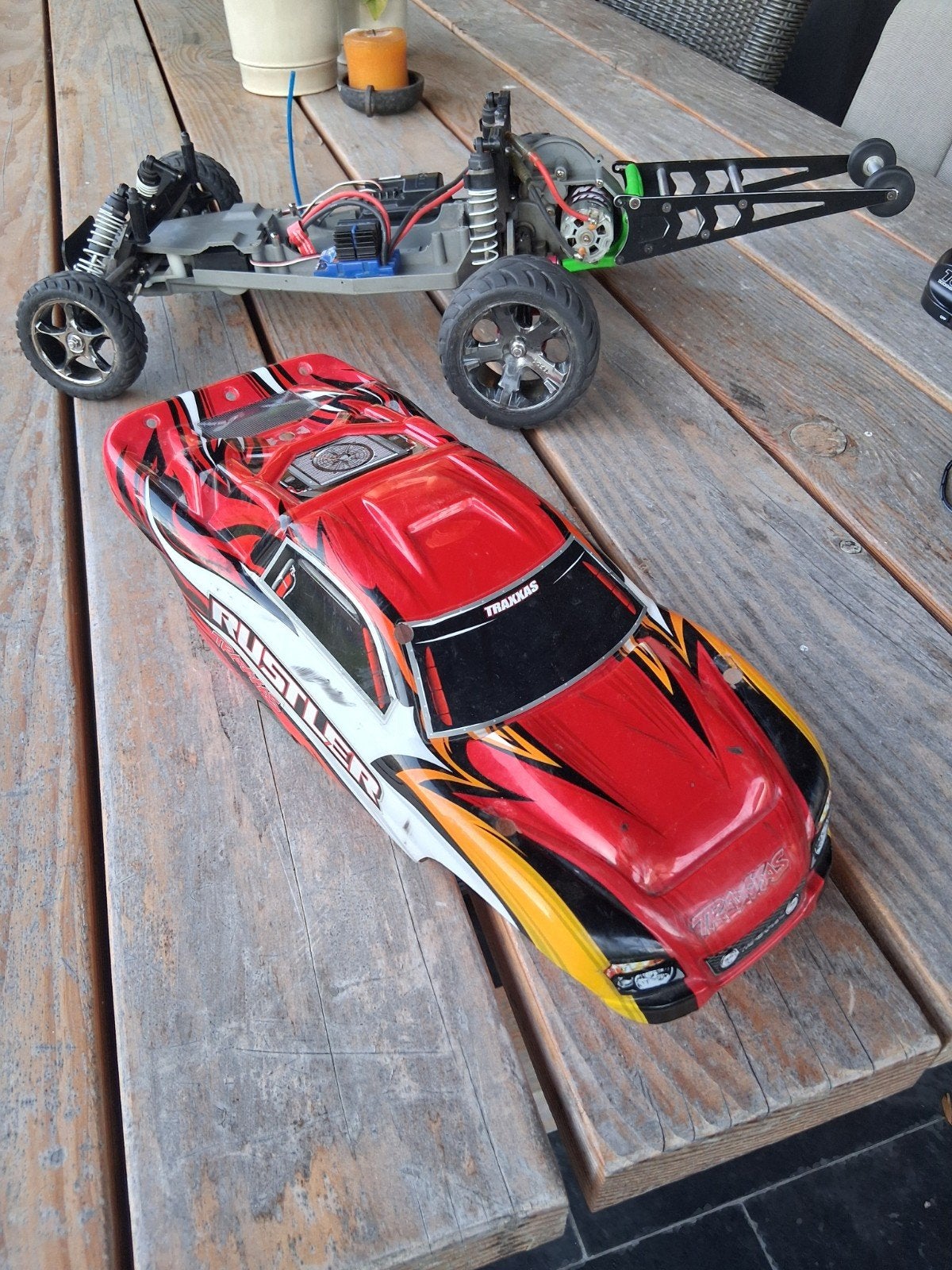 Traxxas Rustler RC Auto - Compleet met Afstandsbediening, Hobby en Vrije tijd, Elektro, Gebruikt, Auto offroad, Ophalen of Verzenden