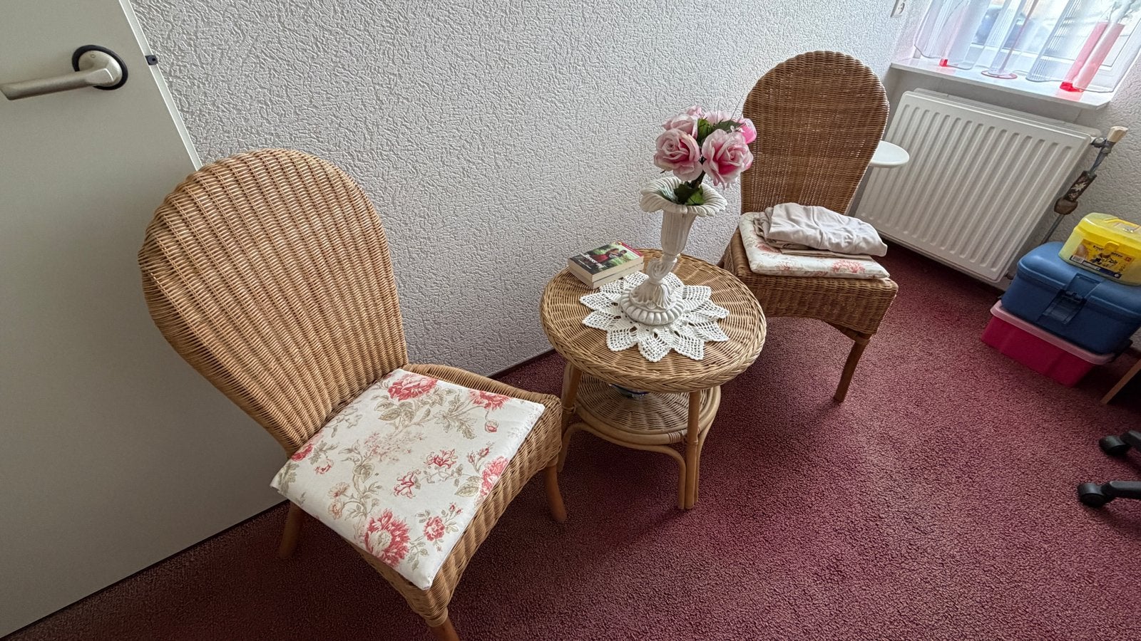 Nog zeer nette rieten bistroset incl. kussens, Huis en Inrichting, Ophalen, Twee, Bruin, Riet of Rotan