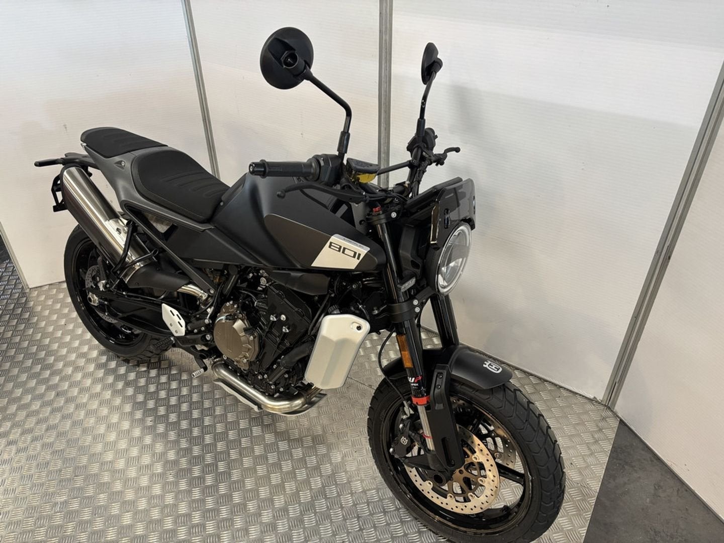 Husqvarna SVARTPILEN 801 (bj 2026), 2 cilinders, Bedrijf, Onbekend, Meer dan 35 kW