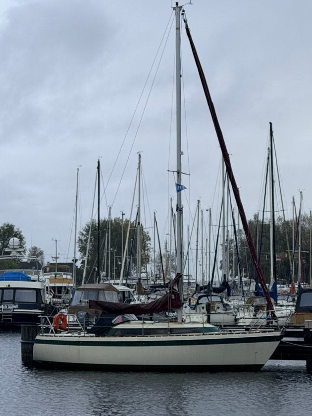 Friendship 28 Zeilboot - Ruim en onderhouden, 9 m, Gebruikt, Binnenboordmotor, 1.80 meter