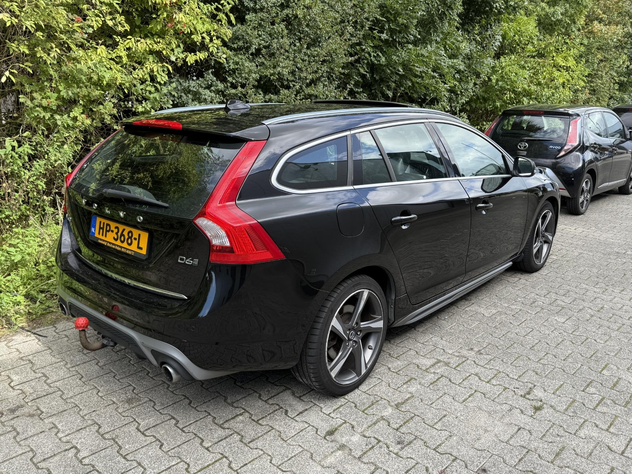 Volvo V60 2.4 D6 Twin Engine R-Design, Auto's, Automaat, Euro 6, Met garantie (alle), Zwart