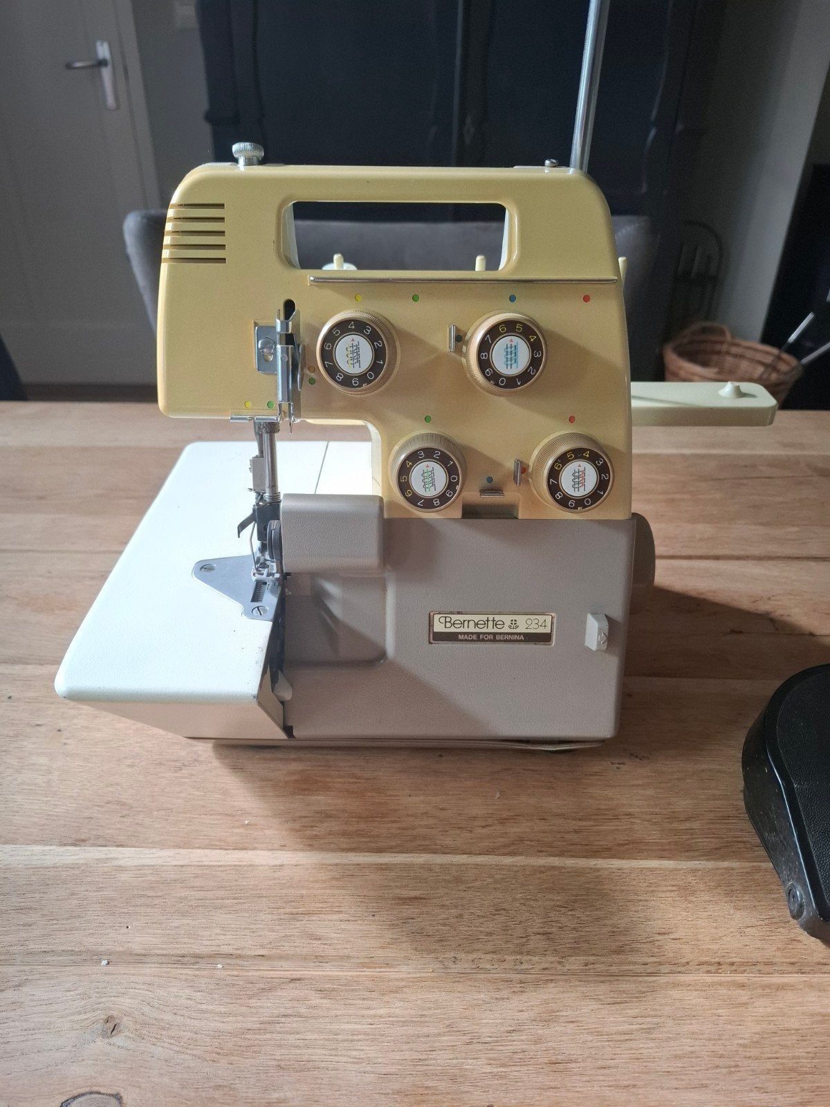 Bernette 234 Lockmachine - Perfect voor al uw naaiwerk, Ophalen of Verzenden, Gebruikt, Lockmachine