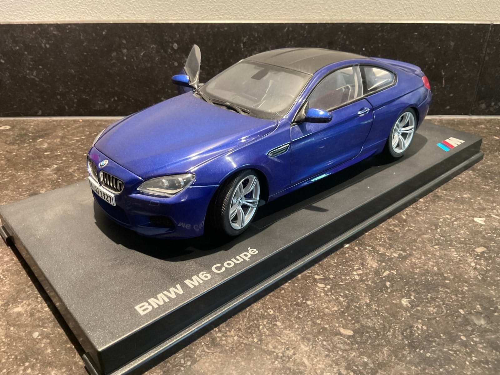 Schaalmodel 1/18 BMW M6 Coupé - Deuren en kleppen open, Hobby en Vrije tijd, Modelauto's | 1:18, Ophalen of Verzenden, Zo goed als nieuw