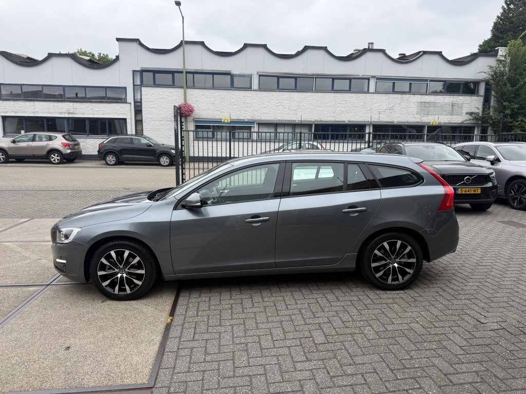 Volvo V60 T2 Polar+ Dynamic | Voorstoelen verwarmd | Trekhaa, 12 maanden, Euro 6, 4 cilinders, Automatische klimaatregeling