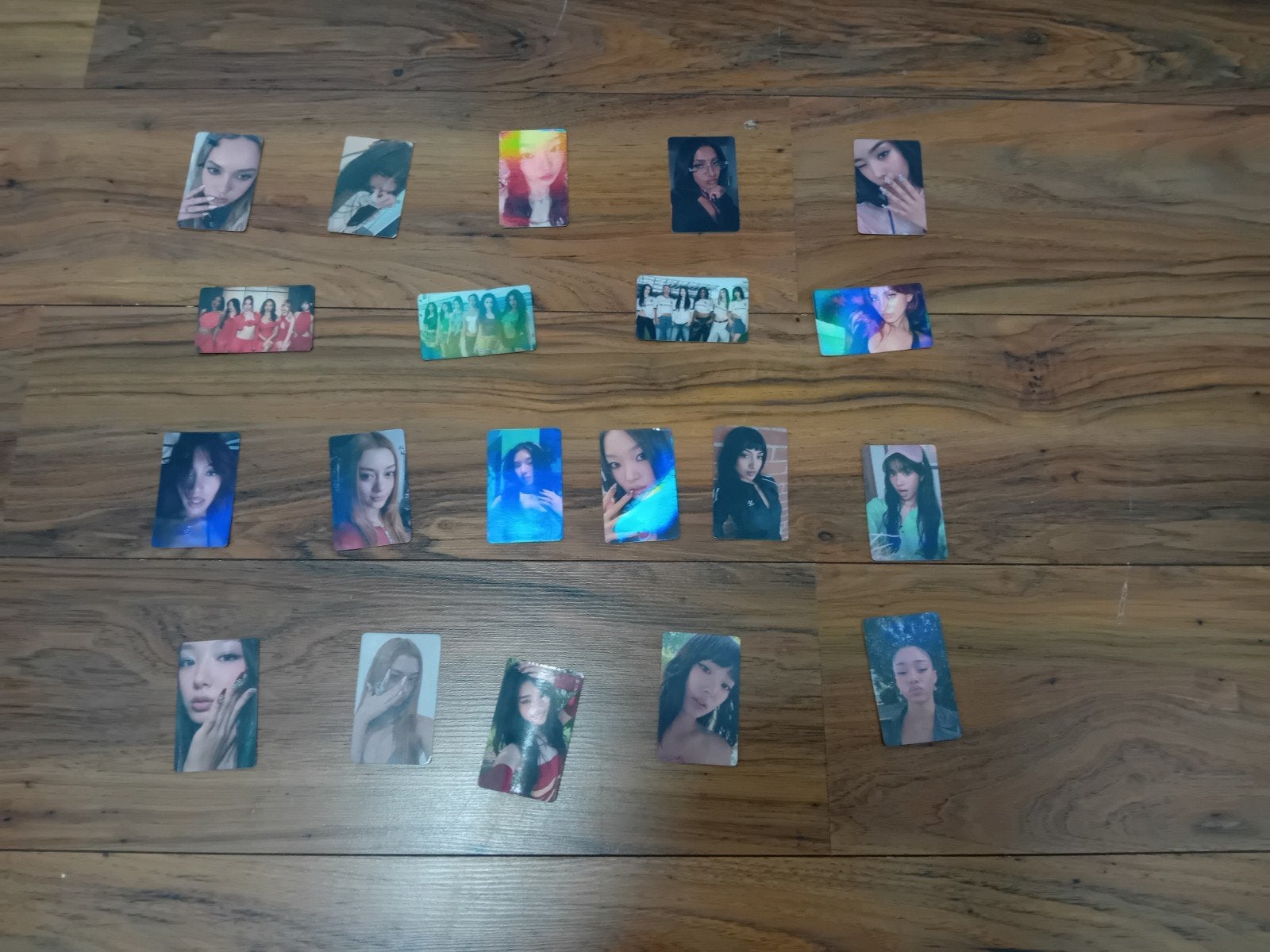 K-pop Fotokaarten Collectie - Diverse Groepen en Solisten, 1980 tot heden, Foto, Ophalen of Verzenden, Zo goed als nieuw