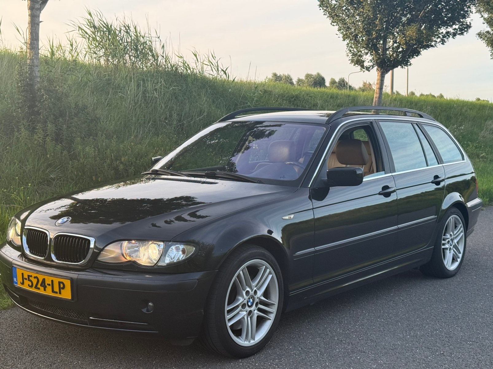 BMW 330i Touring, volledige onderhoudshistorie, Auto's, BMW, Automaat, Zwart, Particulier, 93 €/maand