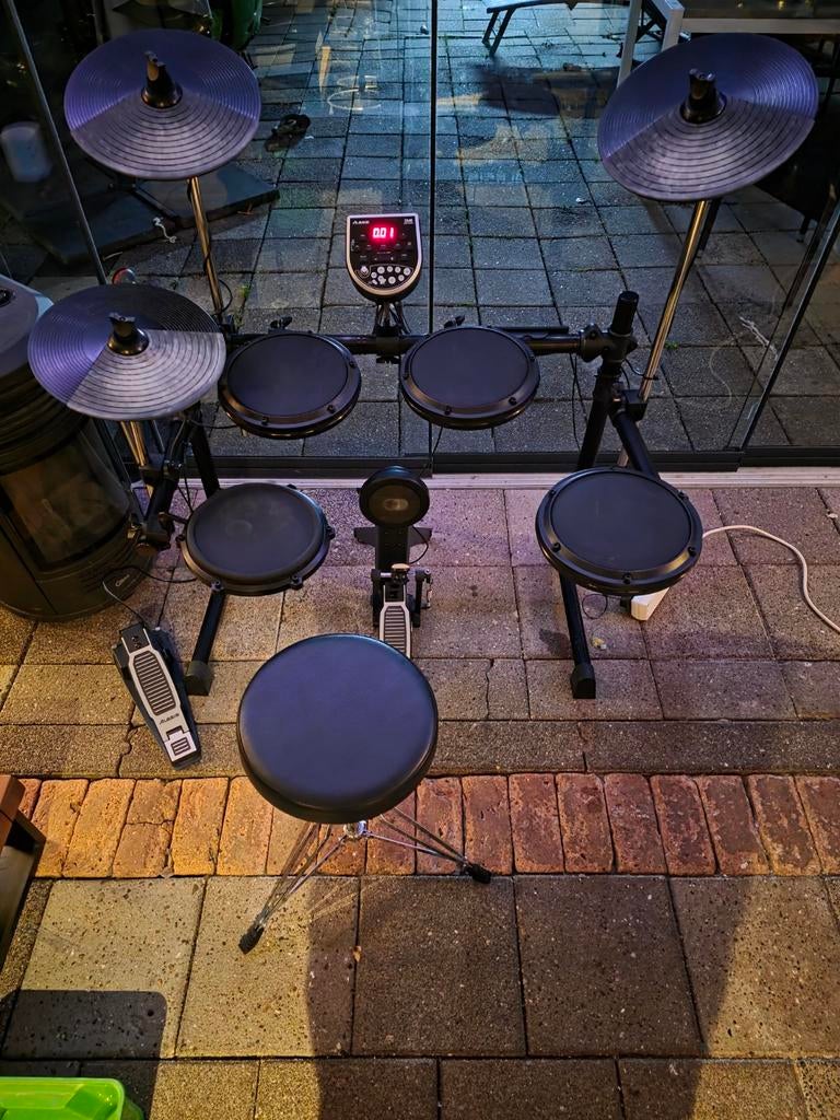 Alesis dm6 electrisch drumstel start klaar !, Muziek en Instrumenten, Drumstellen en Slagwerk, Ophalen, Gebruikt, Overige merken