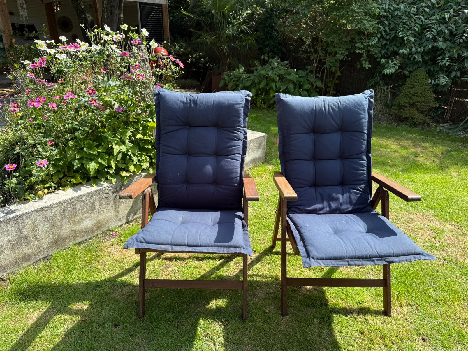 2x tropisch hardhouten tuinstoelen met gratis kussens, Ophalen, Gebruikt, Teakhout, Inklapbaar