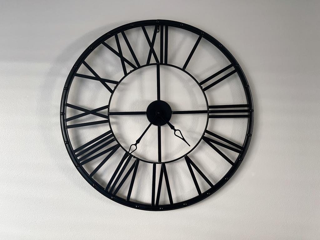 Grote Hamilton Living Wandklok 60 cm - Romeinse Cijfers, Ophalen, Zo goed als nieuw, Analoog, Wandklok