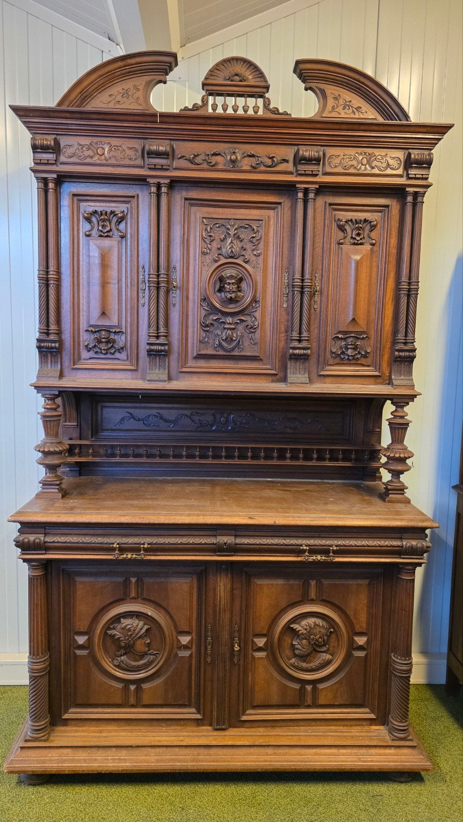 notenhouten vijfdeurs Henry II kast, Ophalen