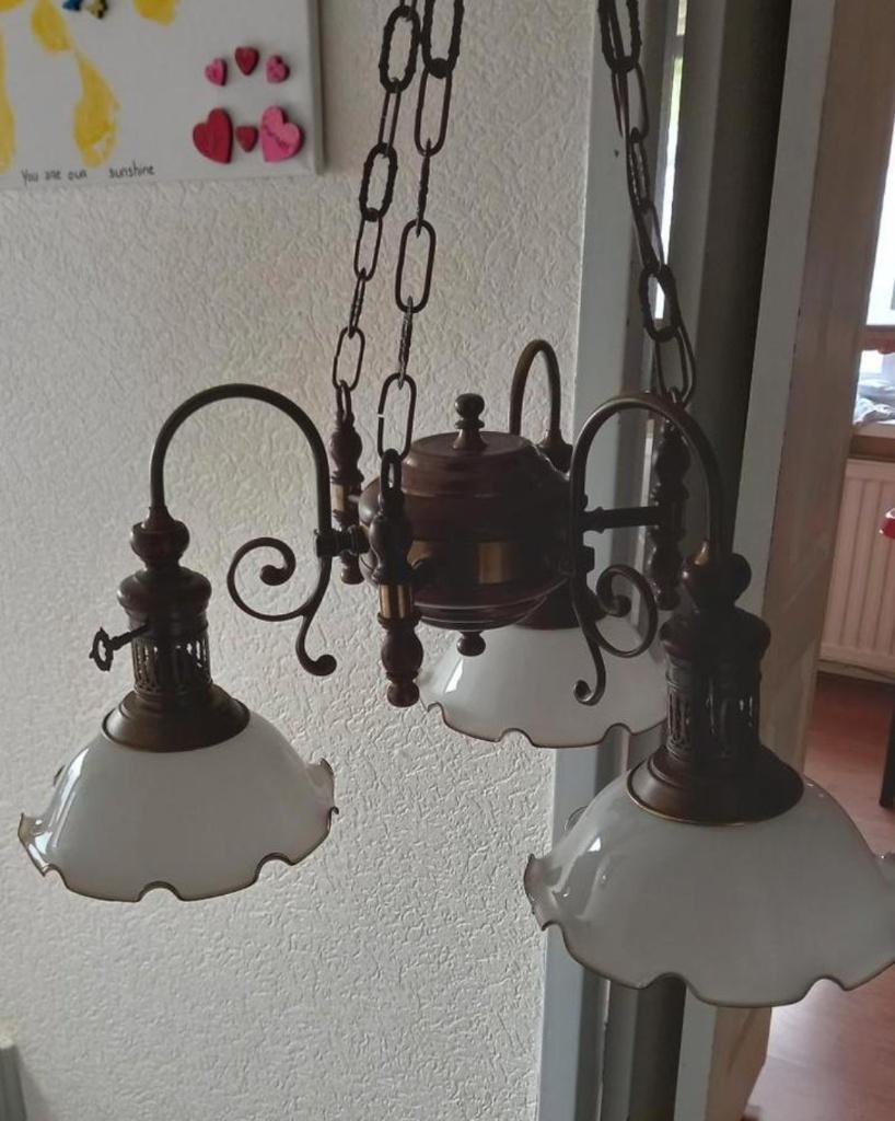 klassieke bruine hanglamp met 3 glazen kapjes, Ophalen, Gebruikt, 50 tot 75 cm, Klassieke