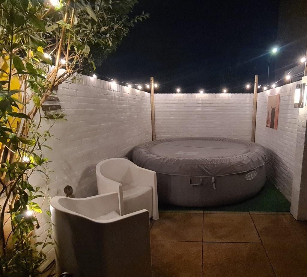 Opblaasbare jacuzzi met toebehoren, Ophalen, Gebruikt, Afdekzeil, Opblaasbaar