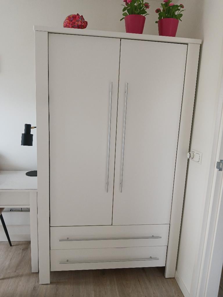 Mooie witte kinderkledingkast, 100 tot 150 cm, Zo goed als nieuw, Modern, 150 tot 200 cm